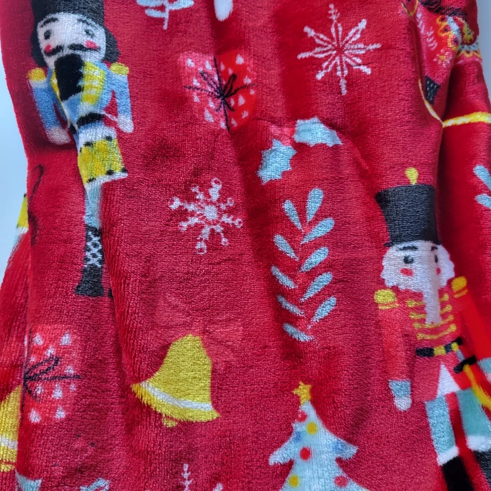 New Red Velvet Plush Throw with Nutcracker Design